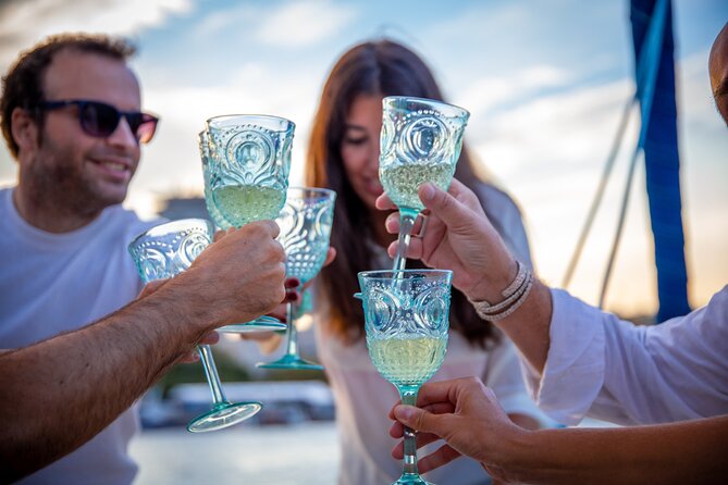 A 2 hours Local Tapas and sailing adventure in Barcelona - Choosing the best departure time