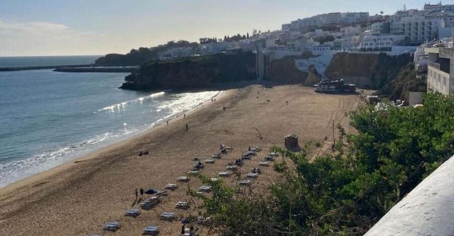 Albufeira: Old Town History Walking Tour with Tapas & Wine - Key points at a glance
