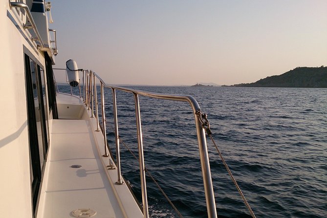 Alcudia 3hr Sunset Trip with Drinks, Tapas, SUP & Snorkel - Drinks, Tapas, and the Onboard Mood