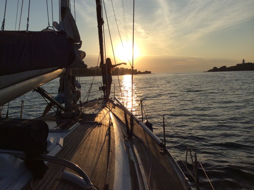 Alcudia: Sailing Yacht Excursion with Wine & Tapas - A homemade tapas lunch, served at sea