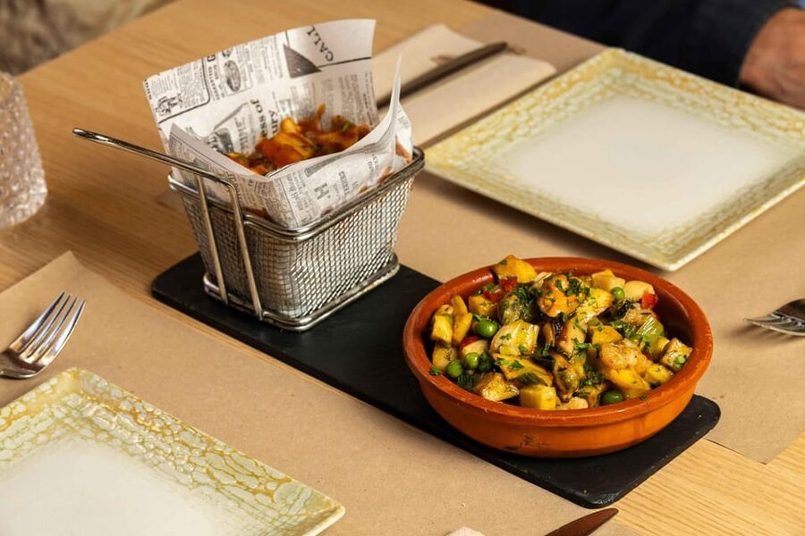 Alcudia: Self-Guided Gourmet Tapas and Wine Tour - Who Will Enjoy This Most