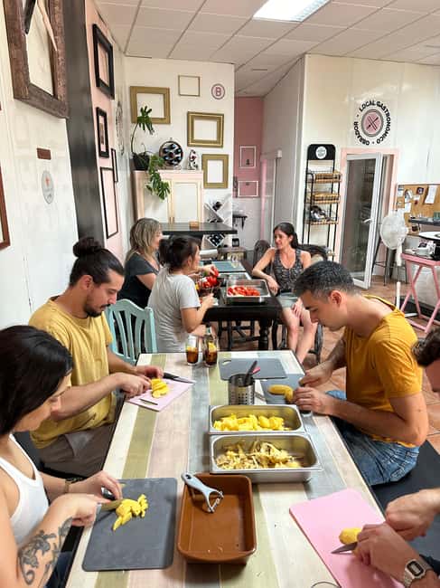 Alicante:Evening Spanish Tapas Cooking Class with Live Music - Practical planning for your evening