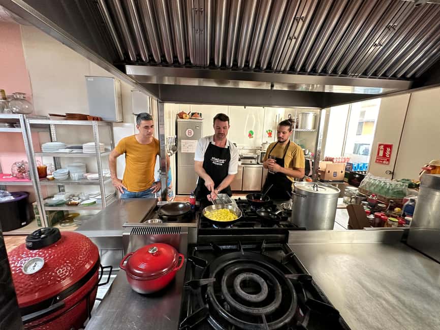 Alicante:Evening Spanish Tapas Cooking Class with Live Music - Group size, comfort, and the hands-on question