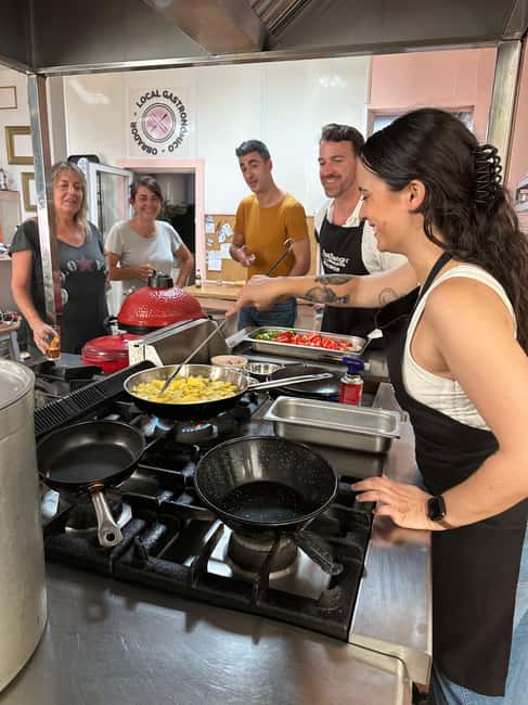 Alicante:Evening Spanish Tapas Cooking Class with Live Music - Finding Bollitori near the Central Market
