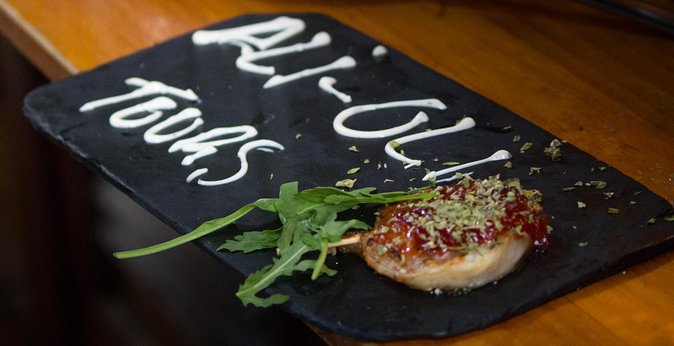 Alicante: Evening Tapas Tour - Second stop: the longest chance to settle in