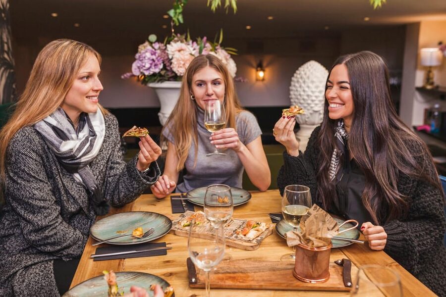 Alicante: Food Walking Tour with Wine Tasting and Tapas - How the three hours feel