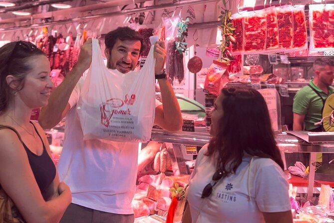 Alicante Paella Cooking Class, Tapas, Drinks and Marketplace - Sitting Down to Eat What You Made