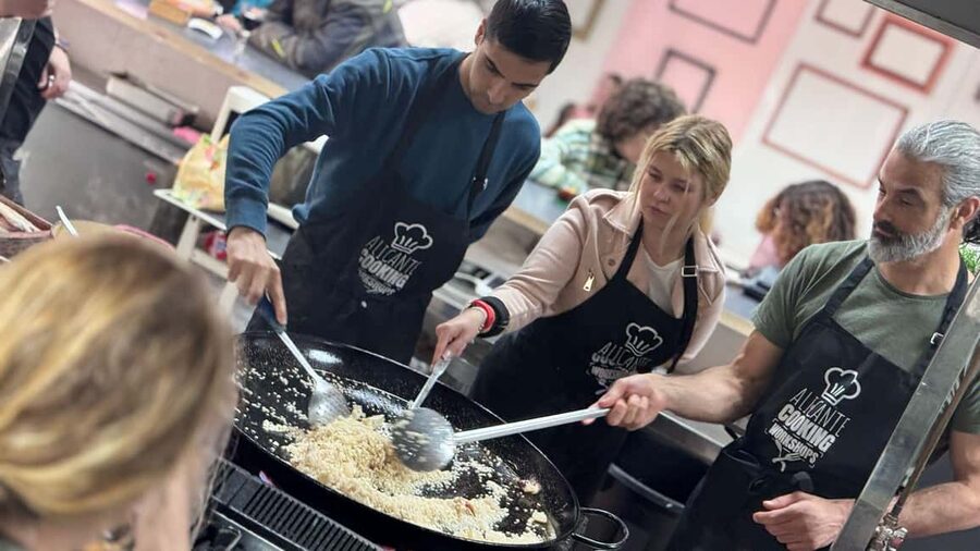 Alicante: Paella & Sangria Class with Tapas and Market Visit - From Alicante’s market stalls to the paella pan