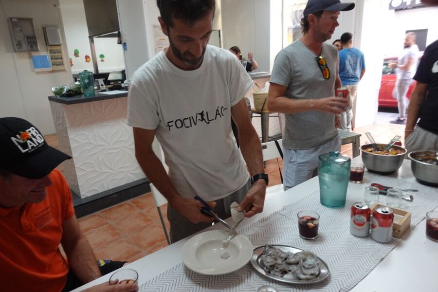 Alicante: Paella & Sangria Class with Tapas and Market Visit - Why the group atmosphere works