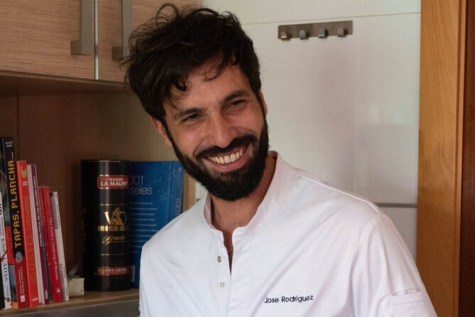 Any Day is Sunday: Paella Cooking Class with Tapas and Sangria - Sangria and tapas set the tone