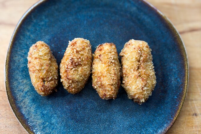 Authentic spanish tapas cooking class in barcelona - Finishing with Catalan cream