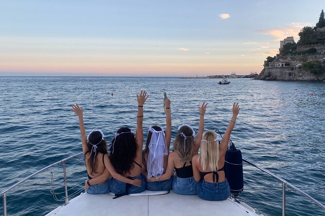 Bachelorette party, boat party in Salerno with aperitif and tapas - Fabio and the feel of the service