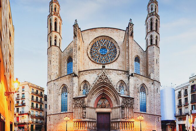 Bar Crawl in Barcelona with Spanish Wines, Vermut, Cold Beer and Tapas - Santa Maria del Mar and the first meeting point