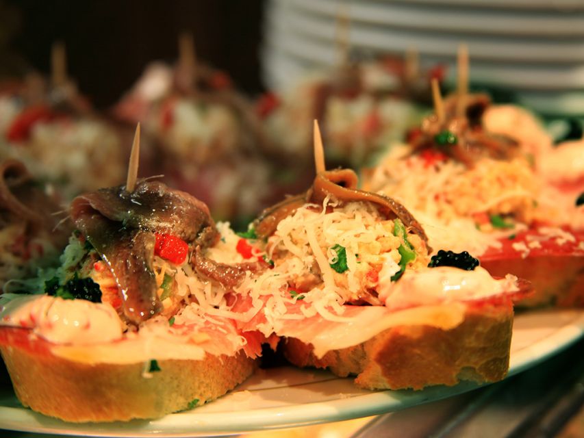 Barcelona: 4-Hour Tapas Evening Tour and Flamenco Show - The flamenco finale