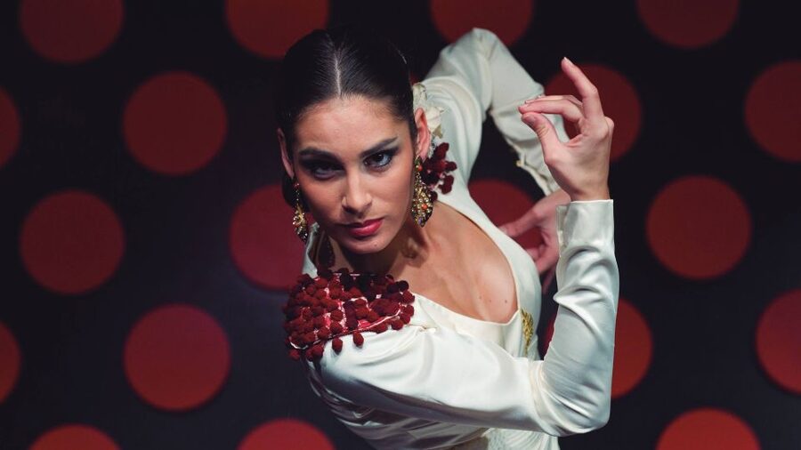 Barcelona: 4-Hour Tapas Evening Tour and Flamenco Show - Timing, walking, and practical details