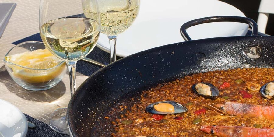 Barcelona Authentic Paella and Sangria Cooking Class - What the atmosphere is really like