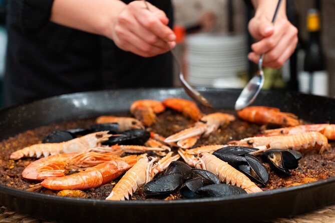 Barcelona: Black Ink Seafood Paella Cooking Class - Key points to know before booking