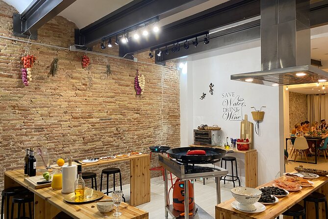 Barcelona: Black Ink Seafood Paella Cooking Class - Making your own sangria