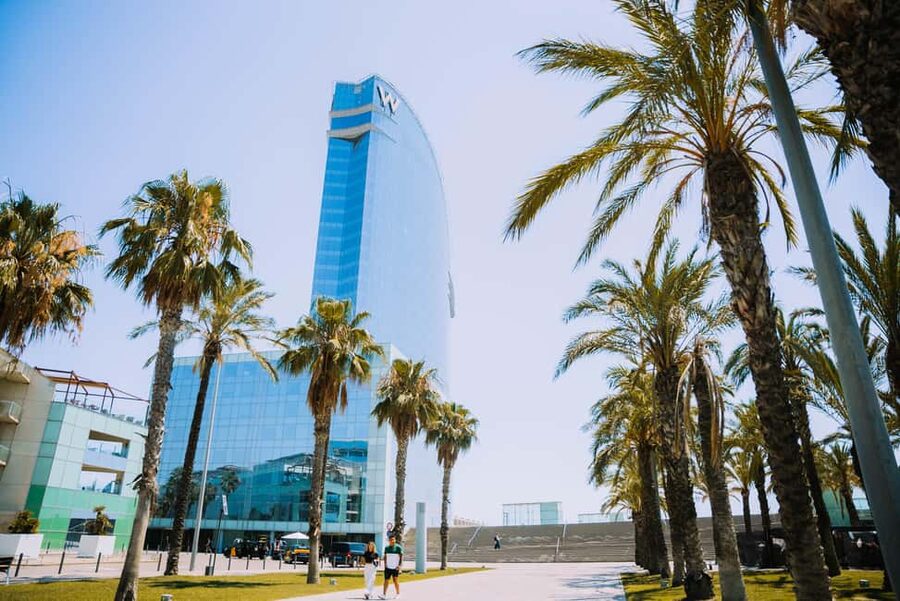 Barcelona: Bus Nàutic with tapas tasting - What the waterfront ride feels like