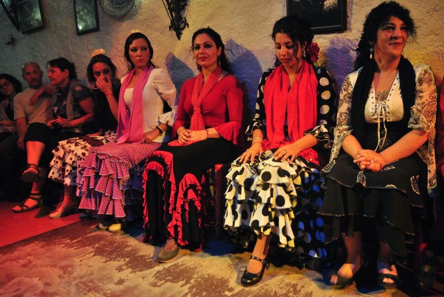 Barcelona: City Tour & Flamenco Show with Wine & Tapas - A smart Barcelona evening in three parts