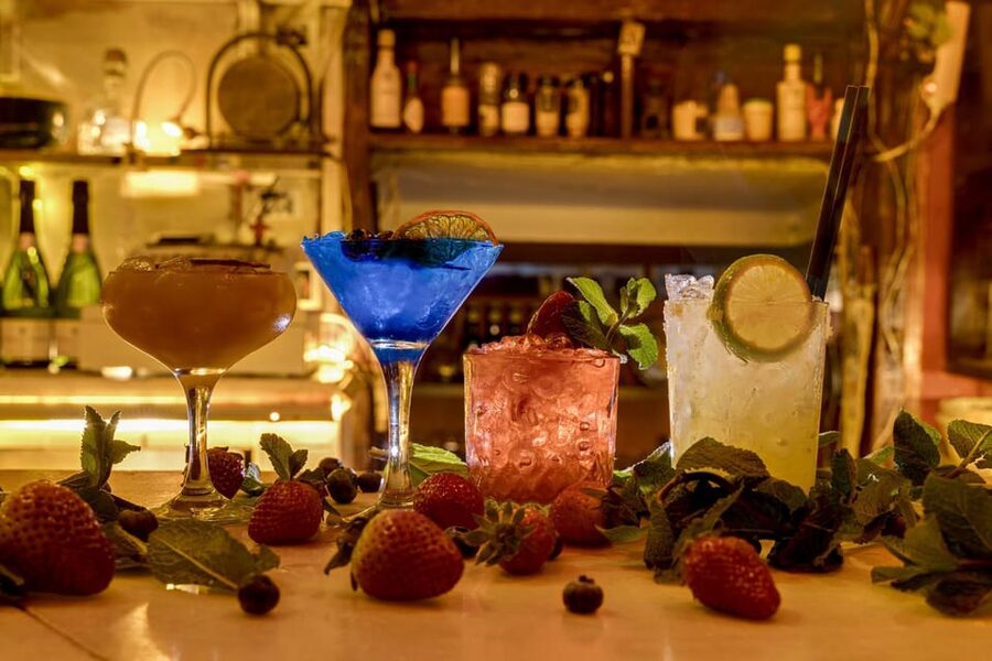 Barcelona: Cocktail Making Class with Tapas - Key points to know