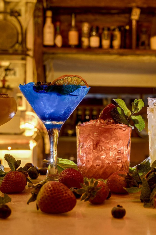 Barcelona: Cocktail Making Class with Tapas - Why the bar setting matters