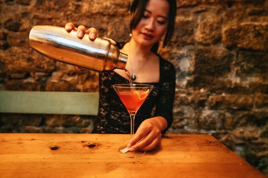 Barcelona: Cocktail Master Class by Mixologist with Tapas - Learning the tricks behind four classic cocktails
