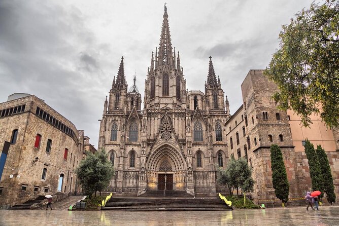 Barcelona E-Bike Small Group Tour with Tapas & Wine Tasting - The tour at a glance
