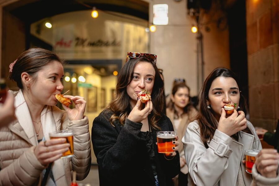 Barcelona: El Born Food Walking Tour with Tapas and Drinks - Four tapas bars, one easy Barcelona evening
