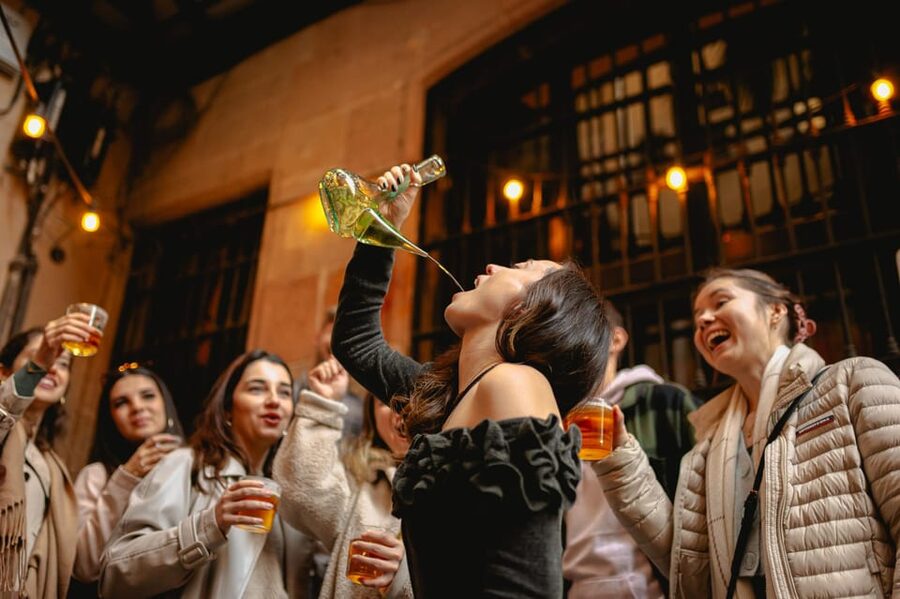 Barcelona: El Born Food Walking Tour with Tapas and Drinks - Starting in the Gothic Quarter