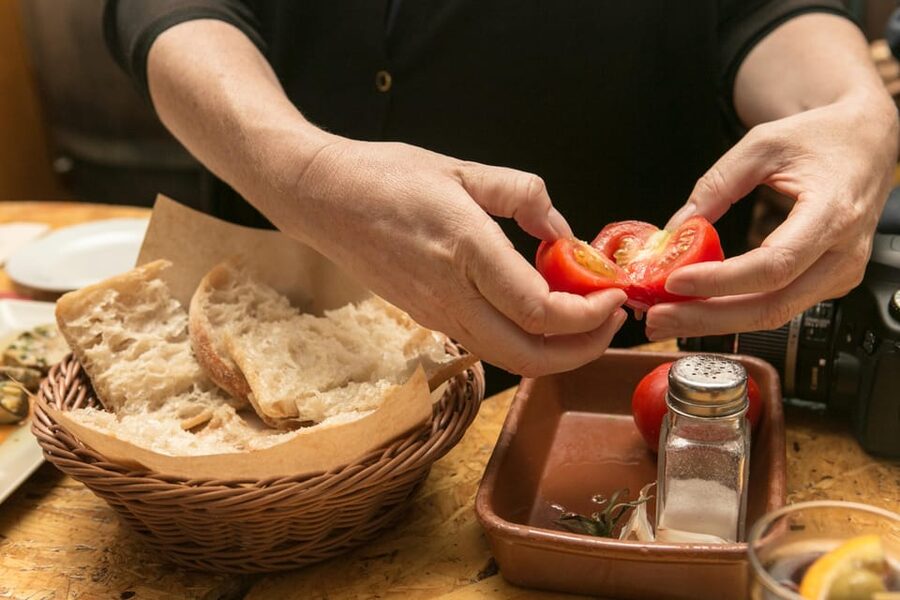 Barcelona: Food & Market Tapas Tour - The first tavern: croquetas, peppers, and pa amb tomàquet