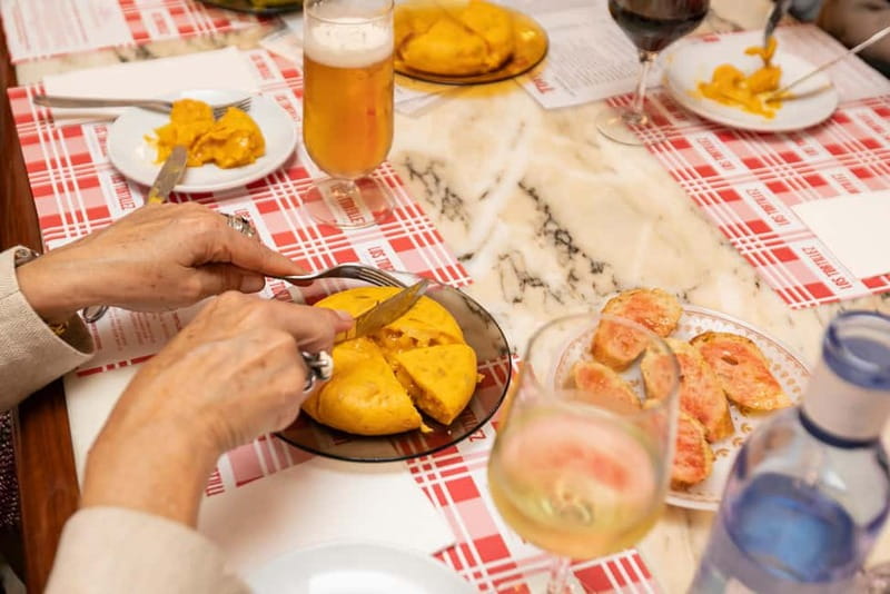 Barcelona: Gaudi Tapas & Wine Tasting Small Group Tour - Key points to know before booking