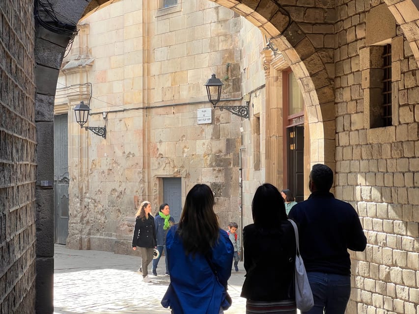 Barcelona: Gothic Quarter Guided Tour with Flamenco & Tapas - Meeting beside Hard Rock Cafe