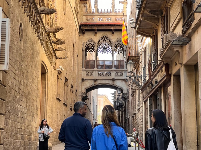 Barcelona: Gothic Quarter Guided Tour with Flamenco & Tapas - Tapas in Plaça Reial