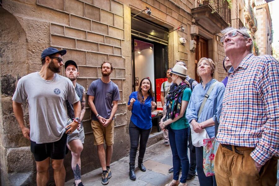 Barcelona: Gothic Quarter's Deepest Secrets Tour and Sangria - From Las Ramblas to the Roman cemetery