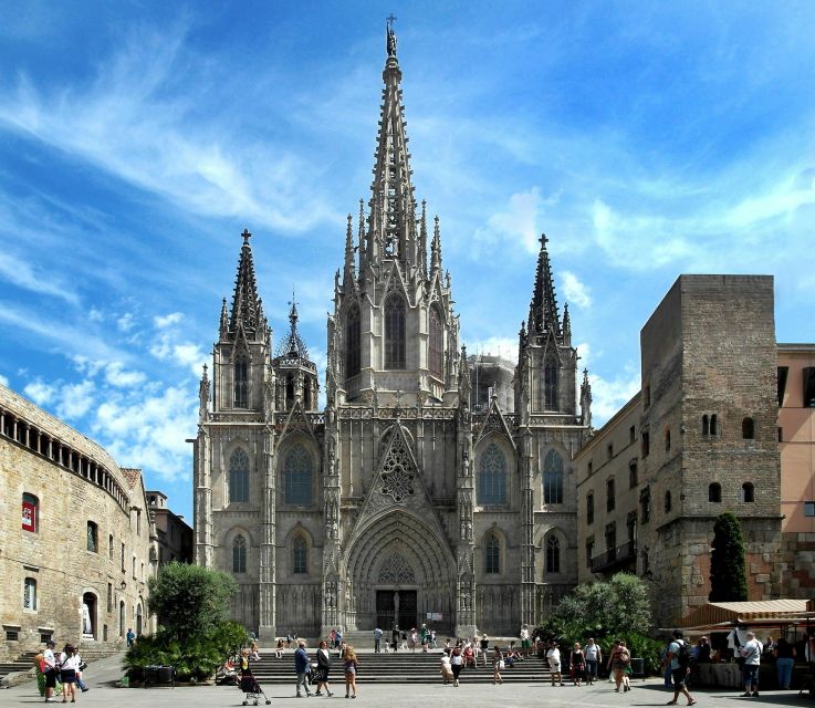 Barcelona: Gothic Quarter Walking Tour with Optional Tapas - Nova Square and Barcelona Cathedral