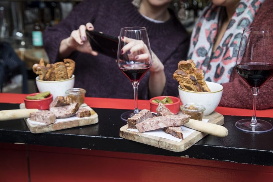 Barcelona Gourmet Food & Wine Tour with Local Expert - Stop one: four tapas in a modern taberna