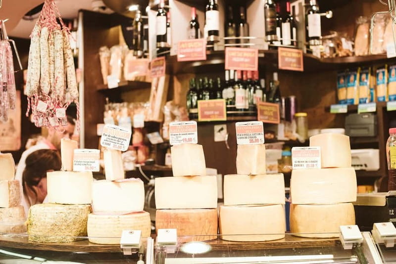 Barcelona: Hidden Markets, Tapas & Paella Food Tour - Walking through El Born between bites