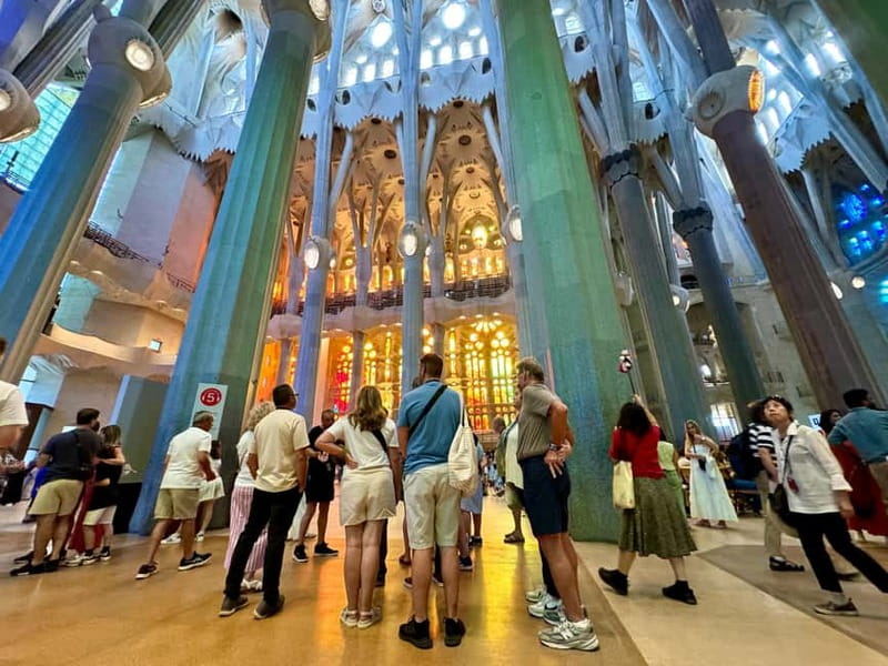 Barcelona in 1 Day: Sagrada Familia, Park Guell, Mila, tapas - A full day of Gaudí, without wasting time