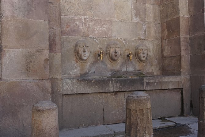 Barcelona in One Day: Gaudí, Gothic Quarter &Tapas (Private Tour) - A glimpse of the old Jewish Quarter