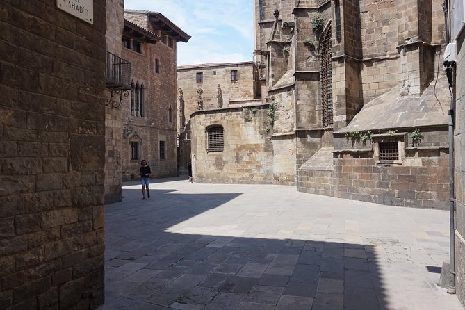Barcelona in One Day: Gaudí, Gothic Quarter &Tapas (Private Tour) - La Rambla and the people-watching route