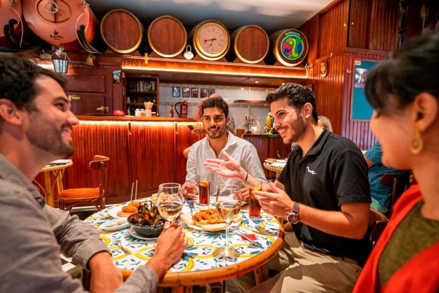 Barcelona: La Boqueria & Santa Caterina Market Private Tour - Walking through the Gothic Quarter