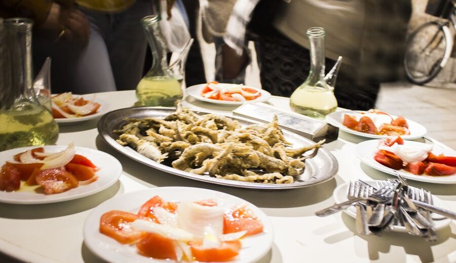 Barcelona: Market, Tasty Tapas/Food and Gothic History Tour - Who should book this food walk?