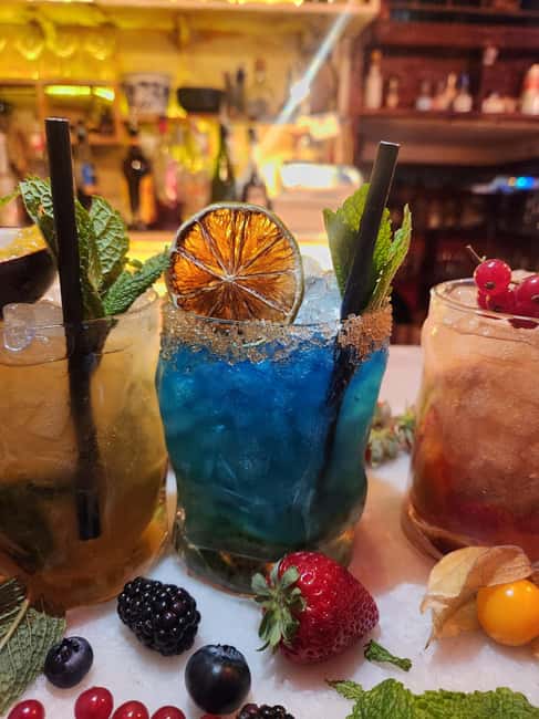 Barcelona: Mojito Tasting Experience & Tapas with Mixologist - Learning the mojito, one glass at a time