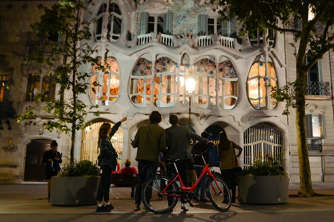 Barcelona Night Bike Tour with Local Tapas and Cava Stop - What makes this Barcelona night ride worth considering