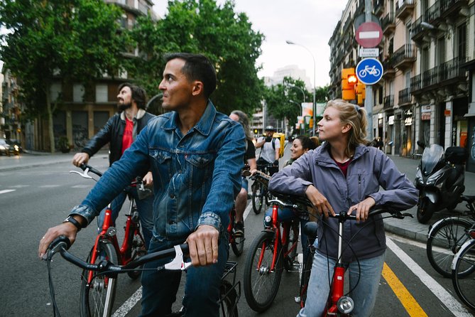 Barcelona Night Bike Tour with Local Tapas and Cava Stop - Why Barcelona is better by bike after sundown