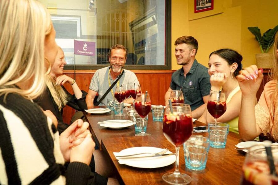 Barcelona: Old City Hidden Gems, Tapas, & Drinks Guided Tour - Starting at Plaça de Ramon Berenguer el Gran