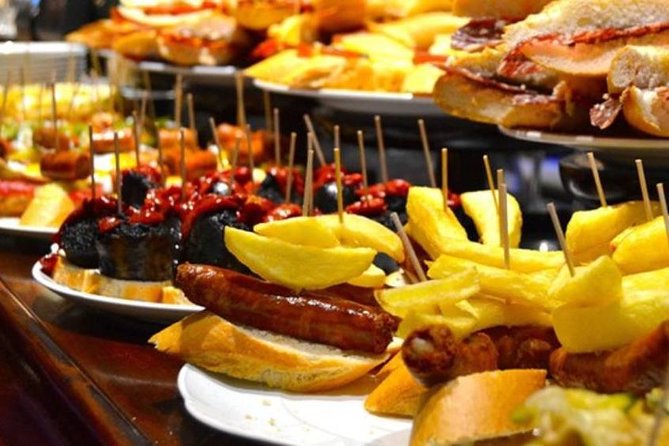 Barcelona Old Town Night Small Group Tour with Tapas & Flamenco - Group size, pace, and family suitability