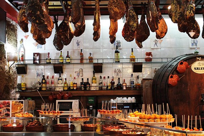 Barcelona Old Town Night Small Group Tour with Tapas & Flamenco - Las Ramblas and the tapas stop