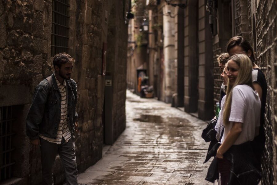 Barcelona: Old Town Tapas & Paella Food Tour with 8 Tastings - Key points at a glance